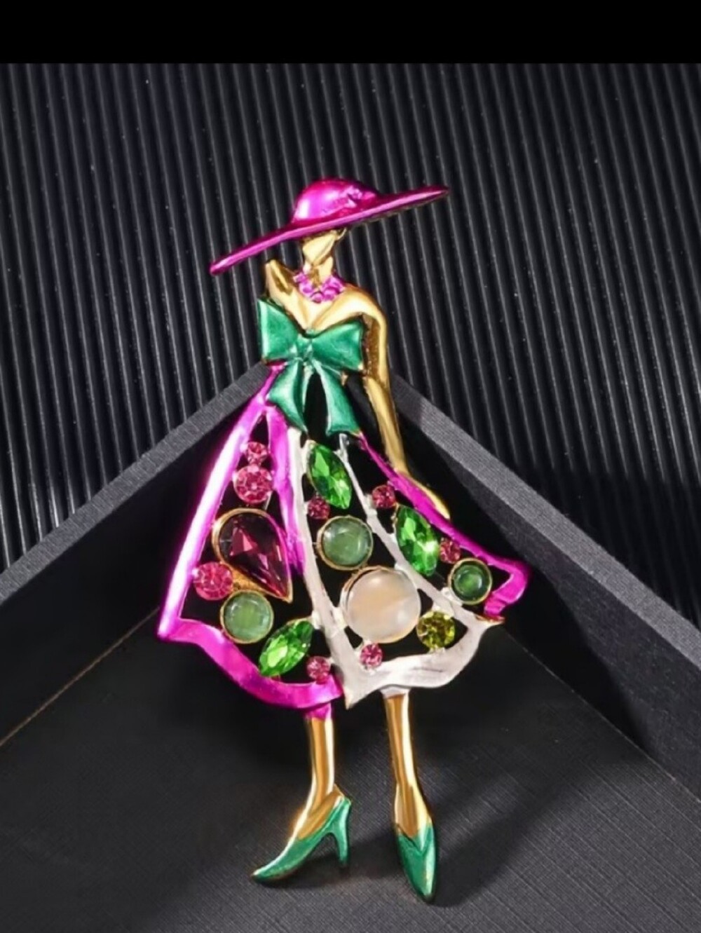 🌺lady In Dress Fashion Brooch With Pink Hat Green Shoes Gem Accents